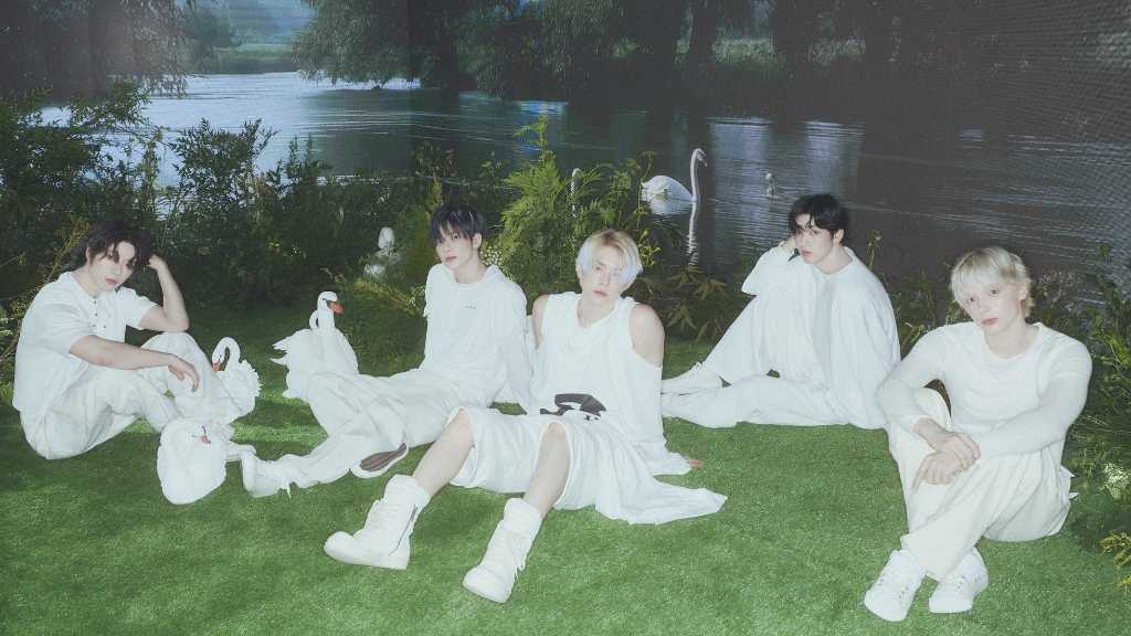 TOMORROW X TOGETHER、貸切新幹線からコラボジェット機まで!初の日本5大ドームツアーに連動したイベントを開催