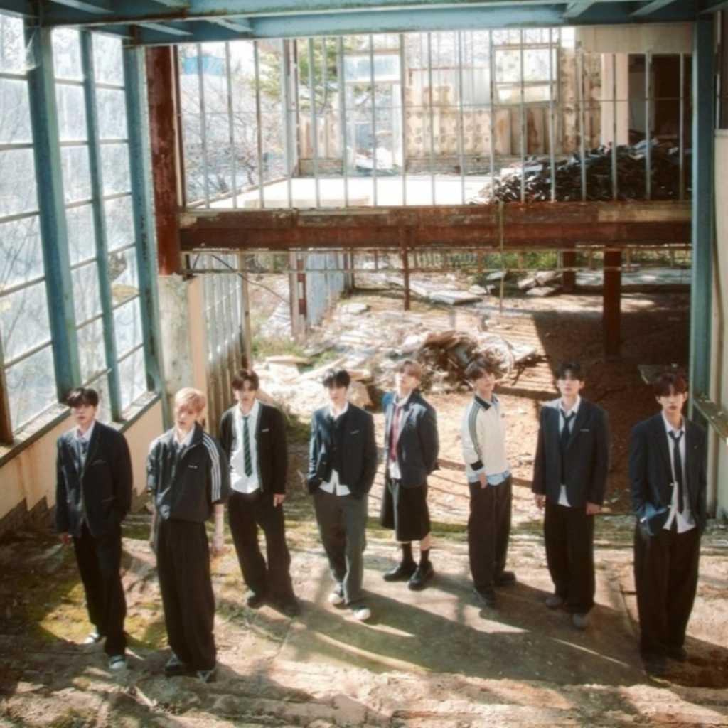 ALPHA DRIVE ONE、1stミニアルバムのコンセプトフォトで圧倒的なビジュアルを披露