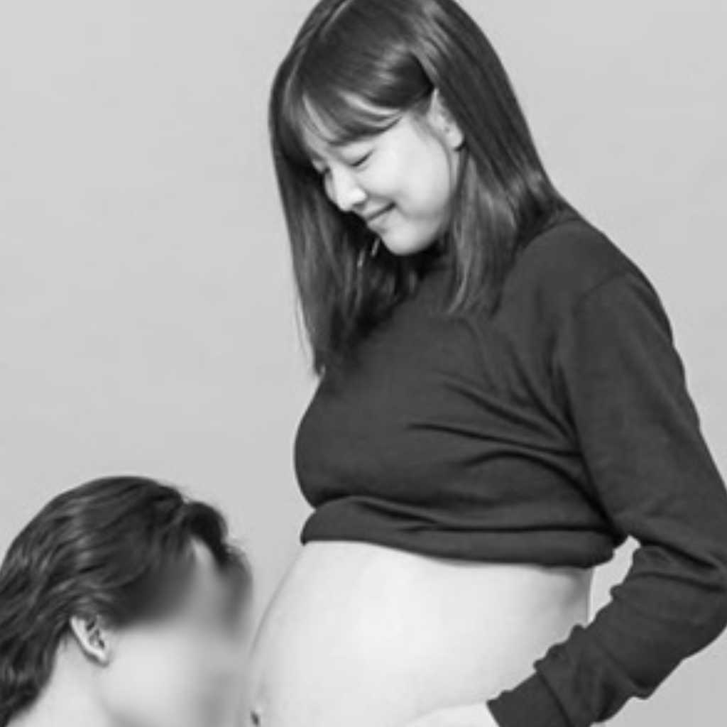 キム・ユジョンがまもなく叔母に…実姉キム・ヨンジョン、美しいDラインのマタニティフォトを公開！