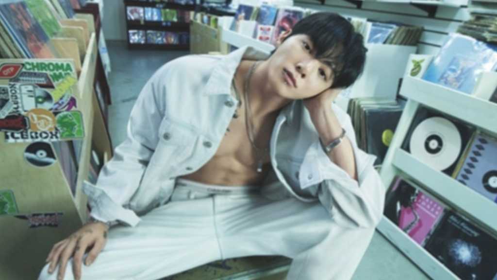 BTS ジョングク、割れた腹筋に視線釘付け…「Calvin Klein」キャンペーンでジーンズグラビアを披露