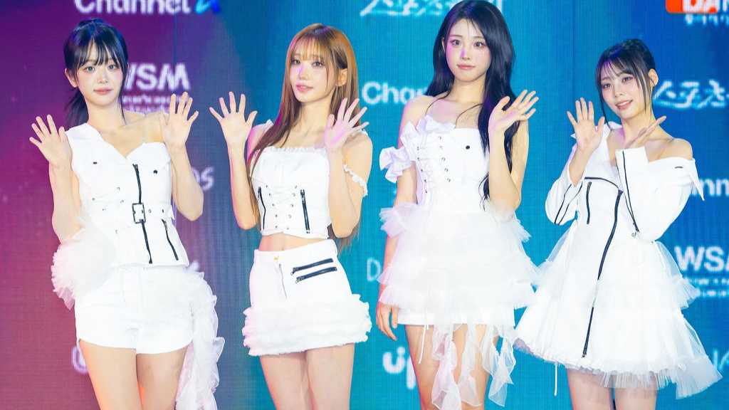 【PHOTO】QWER「第2回D Awards」レッドカーペットに登場