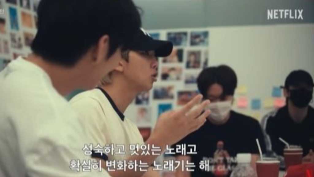 BTS、タイトル曲「SWIM」に反対?率直な意見を明かす“知人に聴かせるのを少しためらうような曲”