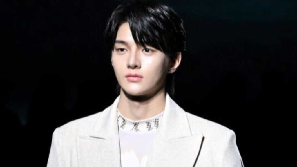 【PHOTO】DRIPPIN チャ・ジュンホ「ソウルファッションウィーク」のランウェイに登場