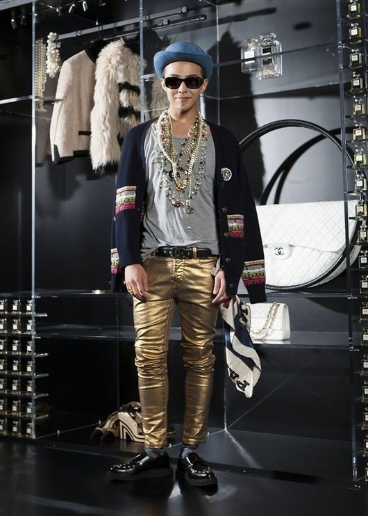 Bigbangのg Dragon カルチャーシャネル展を訪問 華麗なゴールドファッション Kstyle