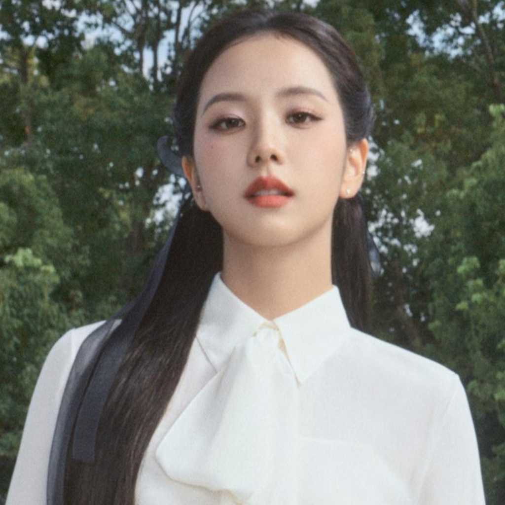 BLACKPINK ジス、Stray Kids ヒョンジン、XGのJURIA「Dior」ファッションショーに登場！