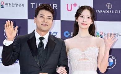 【PHOTO】少女時代 ユナ&ティファニーからパク・ボヨンまで「第3回青龍シリーズアワード」レッドカーペットに登場