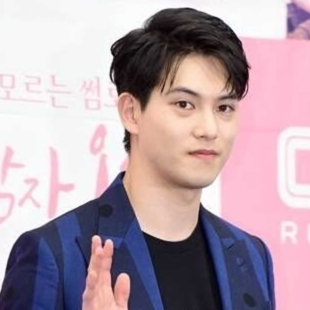 元CNBLUE イ・ジョンヒョン、結婚・離婚に間接的に言及…脱退やメンバーへの思いも告白