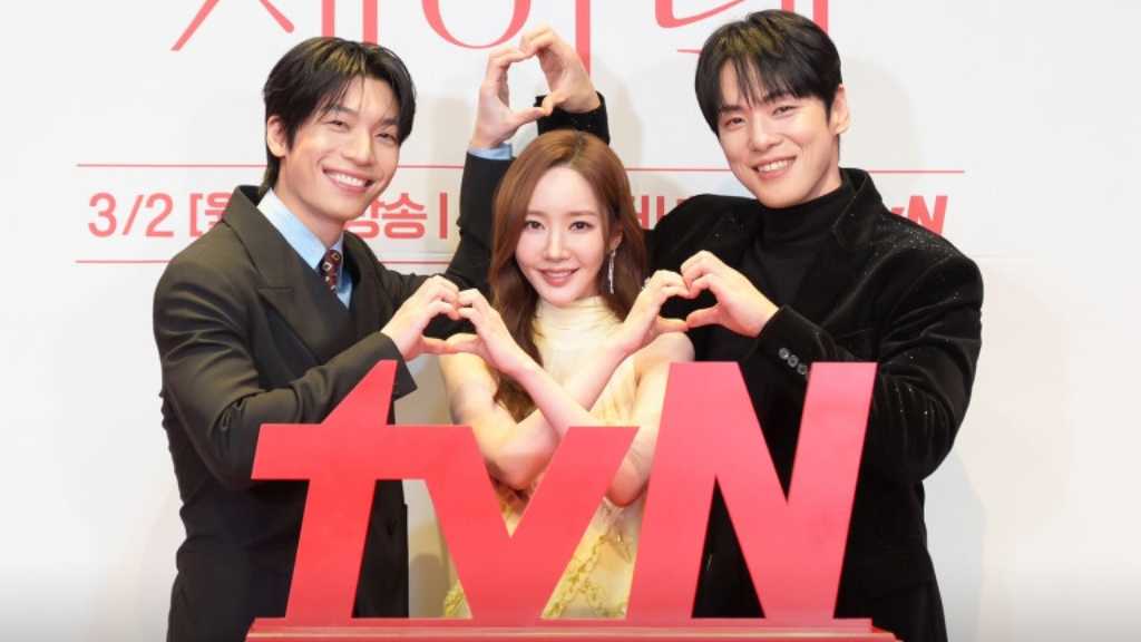 パク・ミニョン、新ドラマ「セイレーンのキス」役作りの秘訣を語る“水を1日3リットル飲んだ”