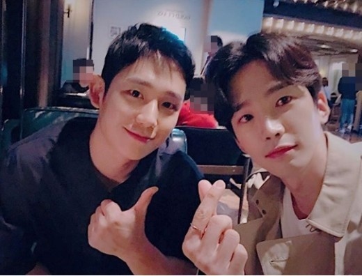 コ ユン チョン ヘインとの仲睦まじいツーショットを公開 美男2人が 久々に交渉中 Kstyle