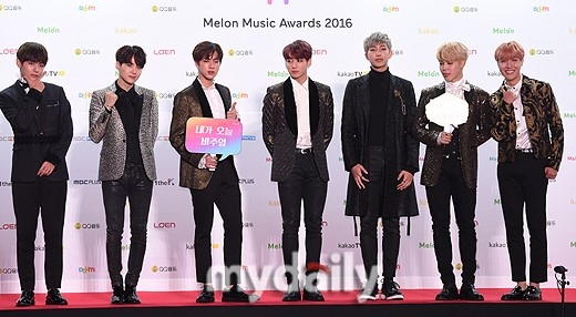 防弾少年団 2016 Melon Music Awards 今年のアルバム賞を受賞 感激の涙 Kstyle
