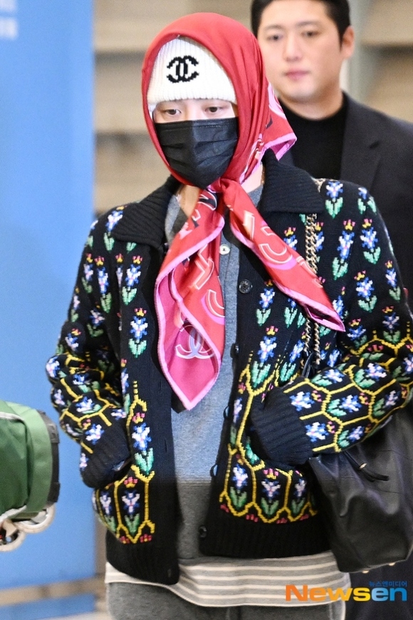 G-DRAGON ジヨン 公式 スカーフ SCARF ジードラゴン 黒　ブラック 新品☆G-DRAGON 公式 スカーフ SCARF ジードラゴン 展示会