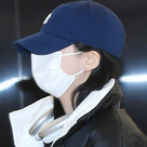 【PHOTO】LE SSERAFIM ホン・ウンチェ、日本でのスケジュールを終えて韓国に帰国…バックにはポニョのキーホルダーも