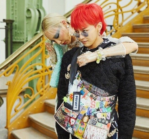 G-DRAGON、パリで美女モデルのSOOJOOとの写真が話題…肩を組んだ姿に視線集中 - Kstyle