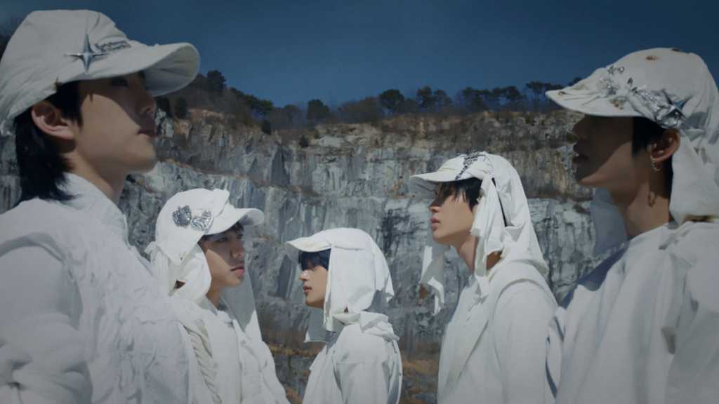 EVNNE、タイトル曲「Backtalk」MVを公開！5人体制での初カムバックに注目