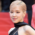 【PHOTO】BLACKPINK ロゼ「第76回カンヌ国際映画祭」レッドカーペットに登場