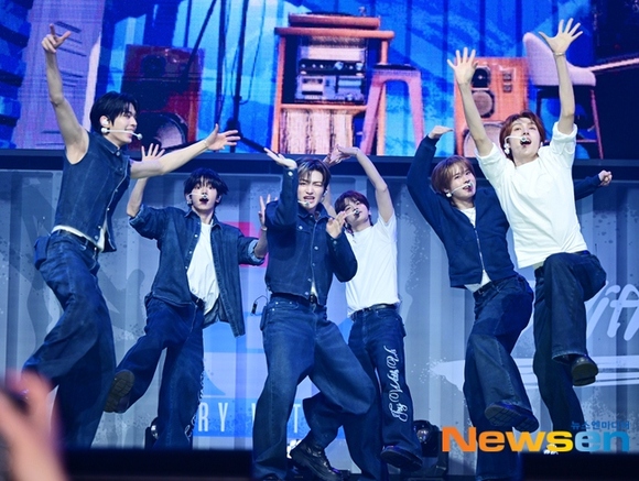 PHOTO】TWS、3rdミニアルバム「TRY WITH US」発売記念ショーケースを