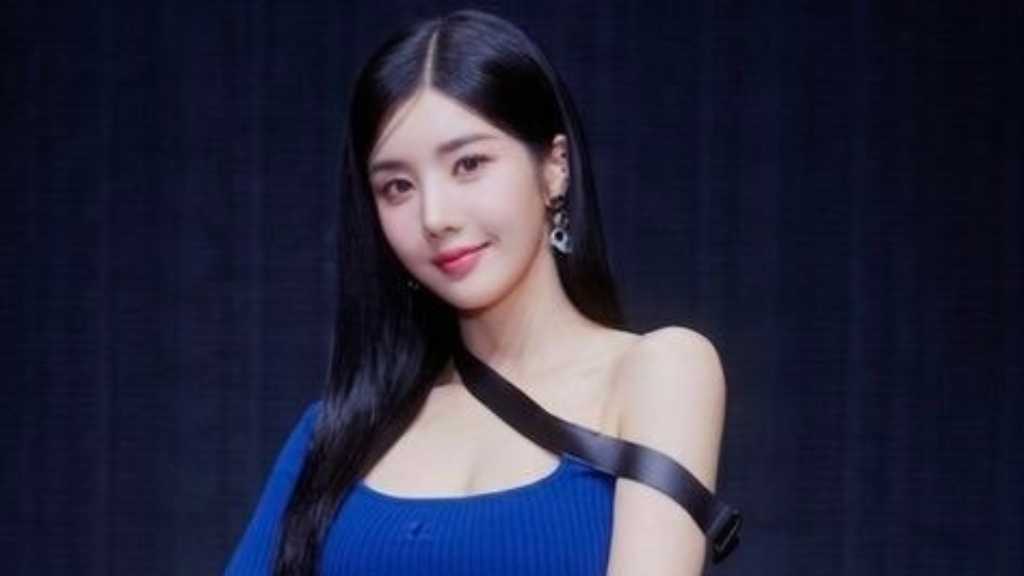 IZ*ONE出身クォン・ウンビ、Woollimとの専属契約が終了…直筆の手紙で報告「一歩ずつ前に進んでいく」