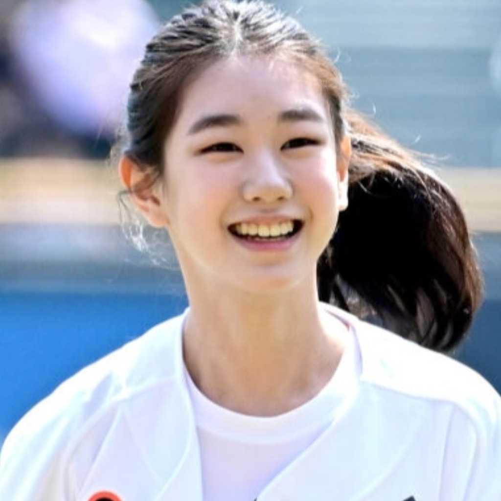 【PHOTO】パク・ソイ、始球式に登場…キュートな魅力をアピール