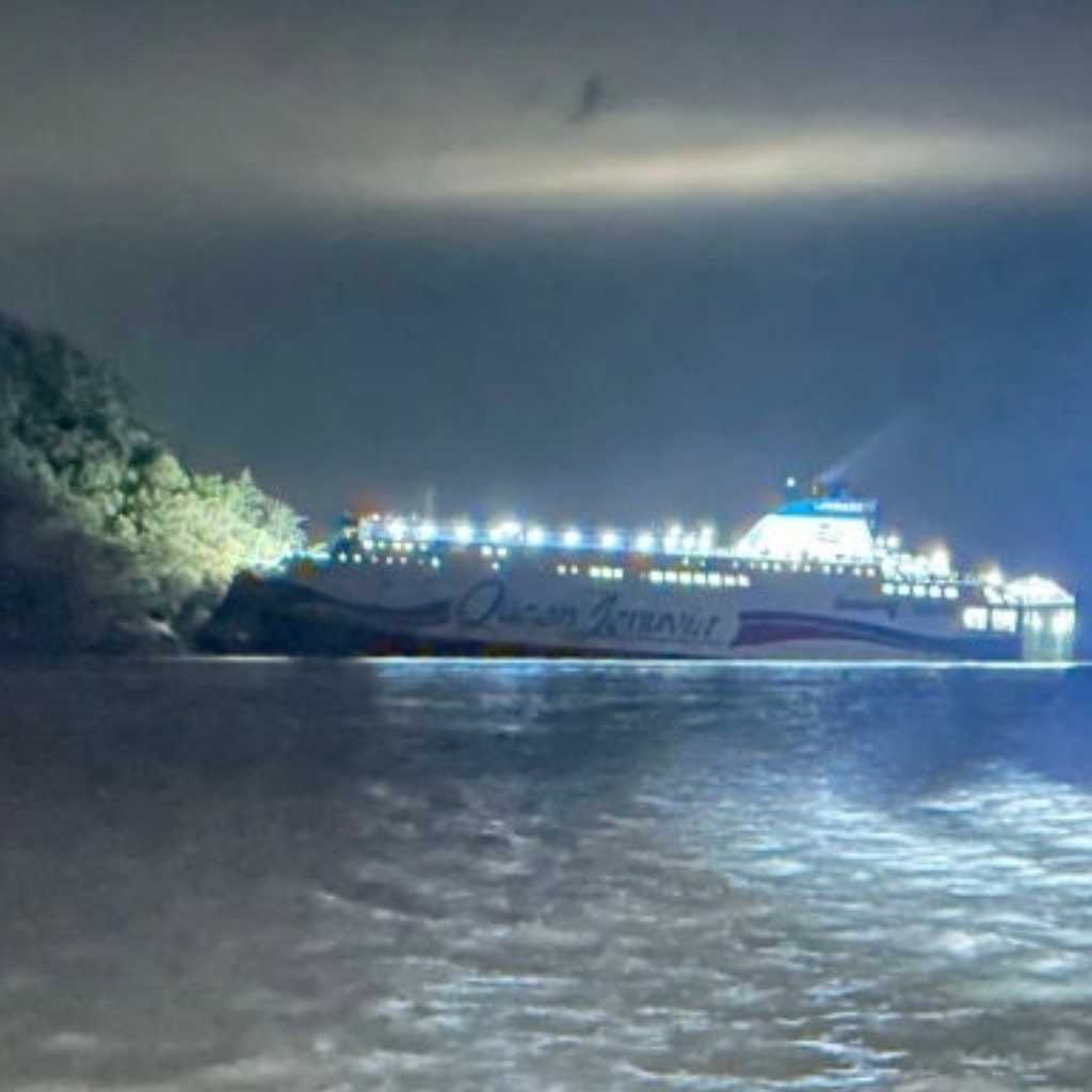 韓国で267人が乗った旅客船が座礁…約3時間後に全員を救助