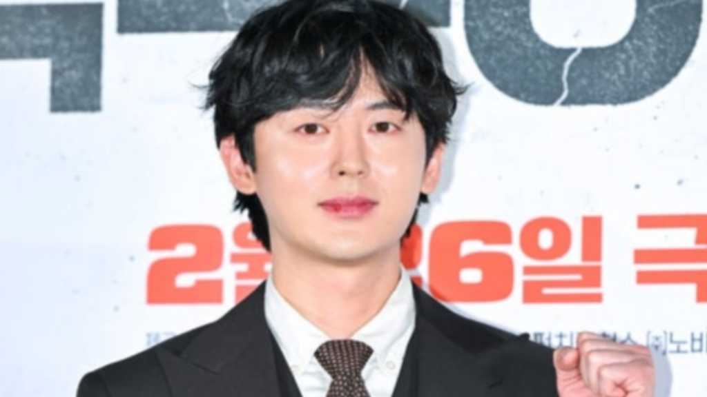 イ・ジフン、最愛の祖父が死去…SNSで思い出の写真とともに哀悼「立派に生きていく」