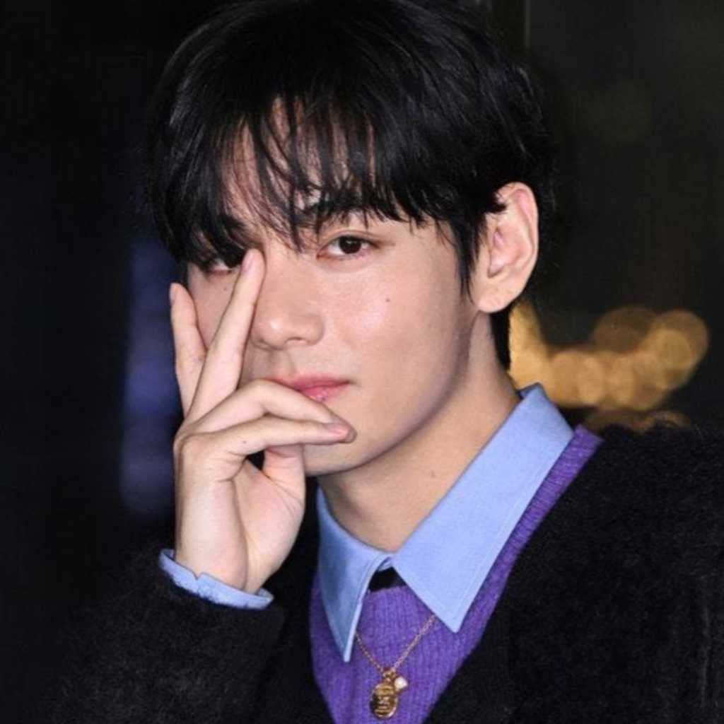 BTSのV、30歳の誕生日を記念し…ファンがベルサイユ宮殿の庭園にベンチを献呈