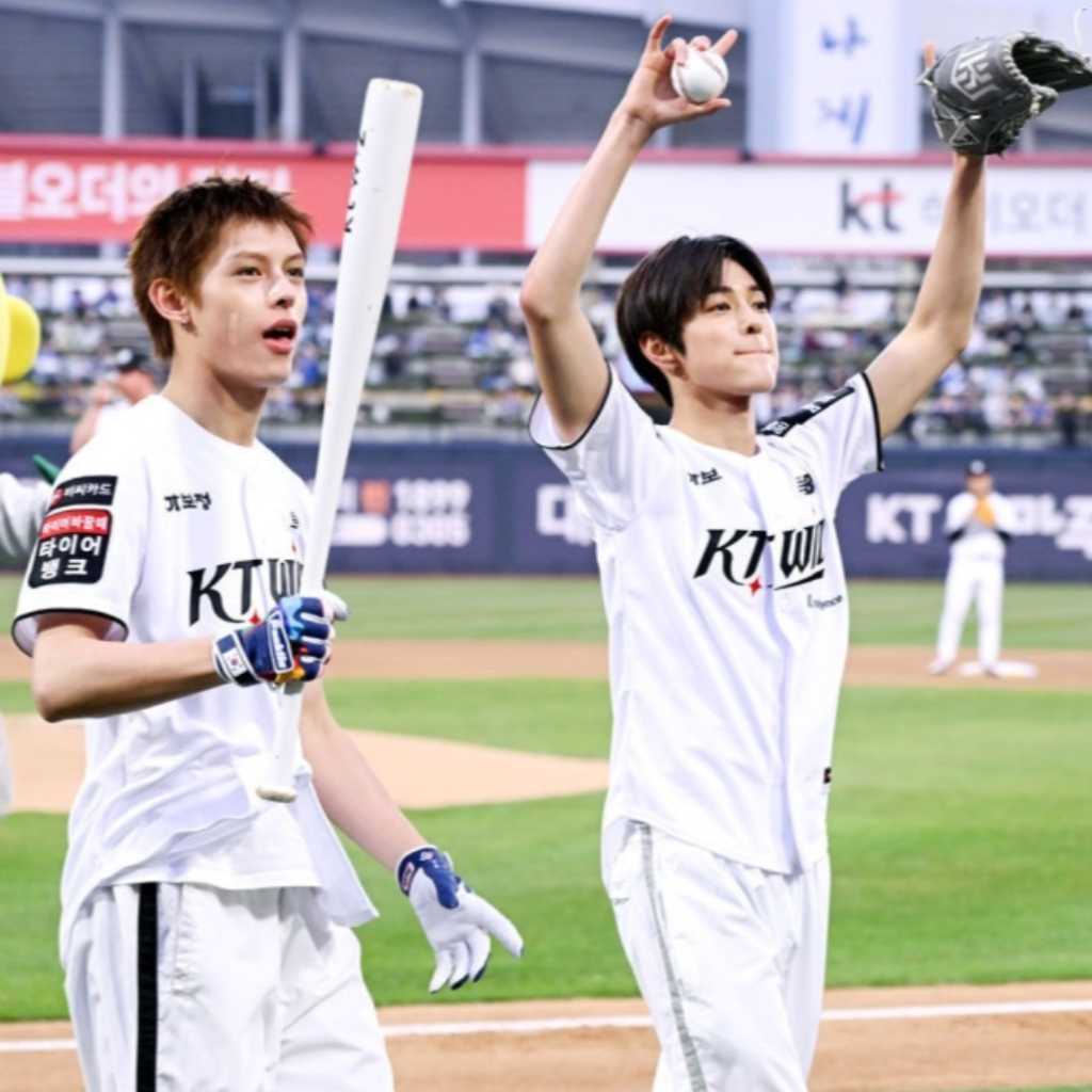 【PHOTO】CORTISのJAMES&KEONHO、始球・始打式に登場…クールなユニフォーム姿