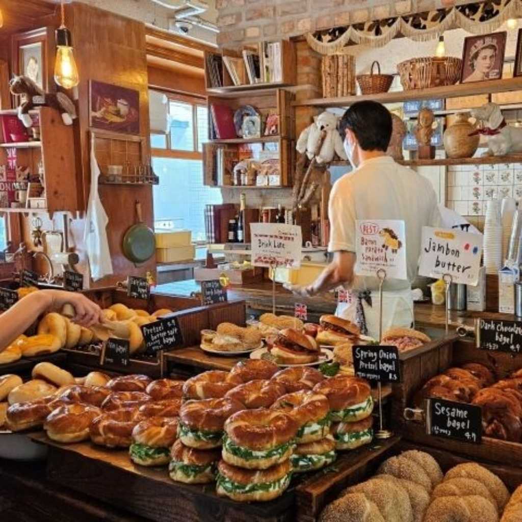 20代スタッフの過労死疑惑を釈明…韓国の人気店「ロンドンベーグルミュージアム」代表が再び謝罪