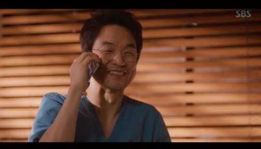 浪漫ドクター キム サブ2 ハン ソッキュ ソ ヒョンジンと通話 父のような笑顔 Kstyle 浪漫ドクター キム サブ2 ハン ソッキュ ソ ヒョンジンと通話 父のような笑顔 Kstyle