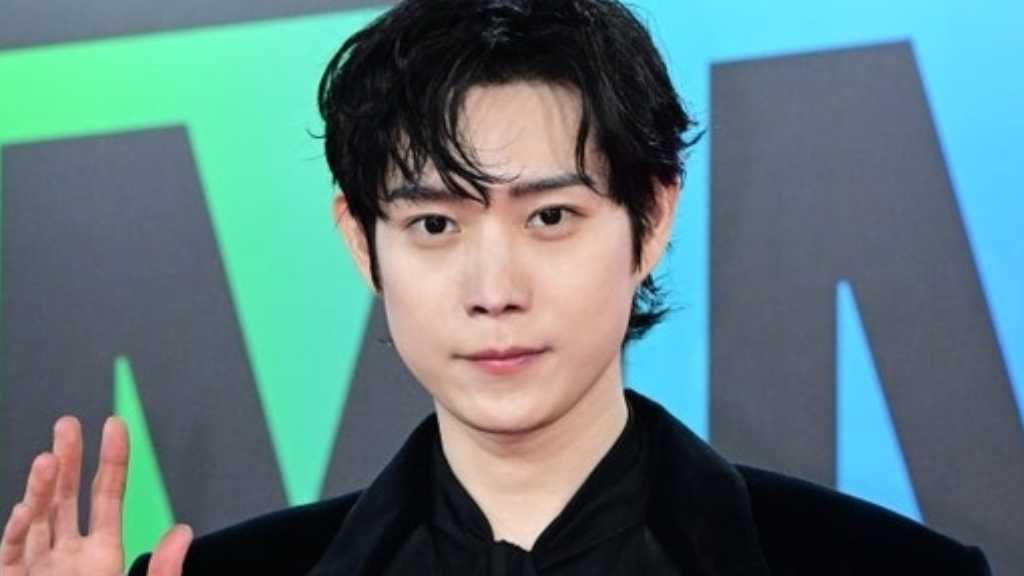 キム・ヨンデ、4月20日に入隊へ…スタッフへの心温まるサプライズが話題