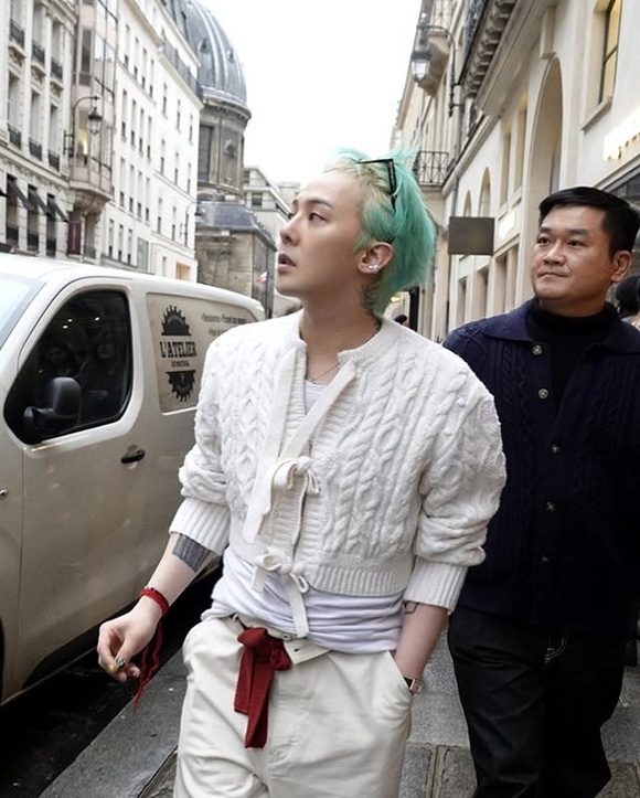 BIGBANG G-DRAGON SOL パリ写真集 Scans: G-Dragon in Paris 2014 Photo Book [PHOTOS]