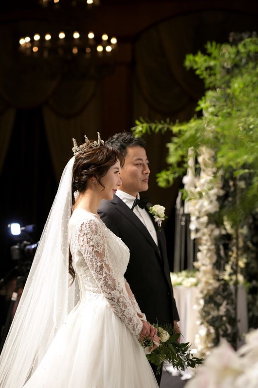 花より男子 出演女優ミン ヨンウォン 結婚式の写真を公開 夫と共に 幸せそうな笑顔 Kstyle