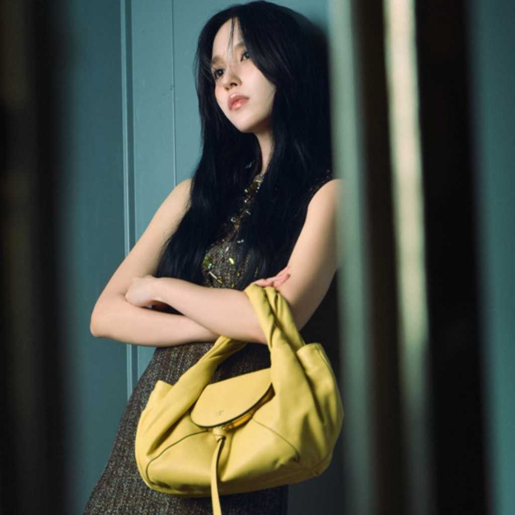 TWICE ミナ＆Stray Kids バンチャン＆i-dle ウギら「FENDI」のバッグを持った最新コーデに注目