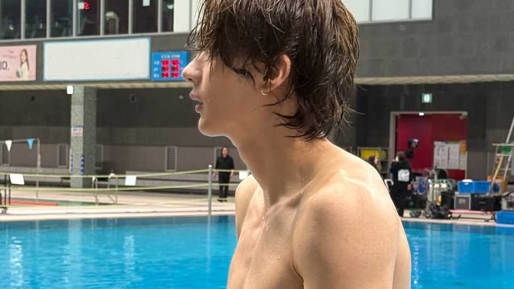 RIIZE アントン、室内プールで完璧な腹筋を披露！近況ショットが話題（動画あり）