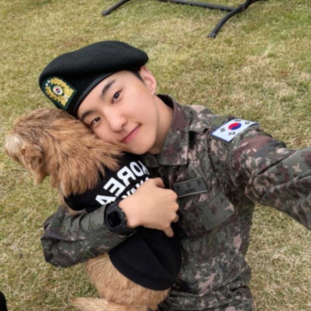 SEVENTEEN ホシ、入隊後初めて近況を公開！基礎軍事訓練の終了を報告「皆さんの手紙が大きな力に」