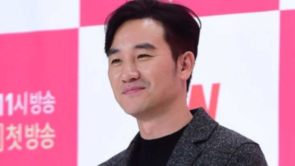 オム・テウン、ソウルで個人写真展を開催…妻ユン・ヘジンも応援「20代からカメラと一緒に」