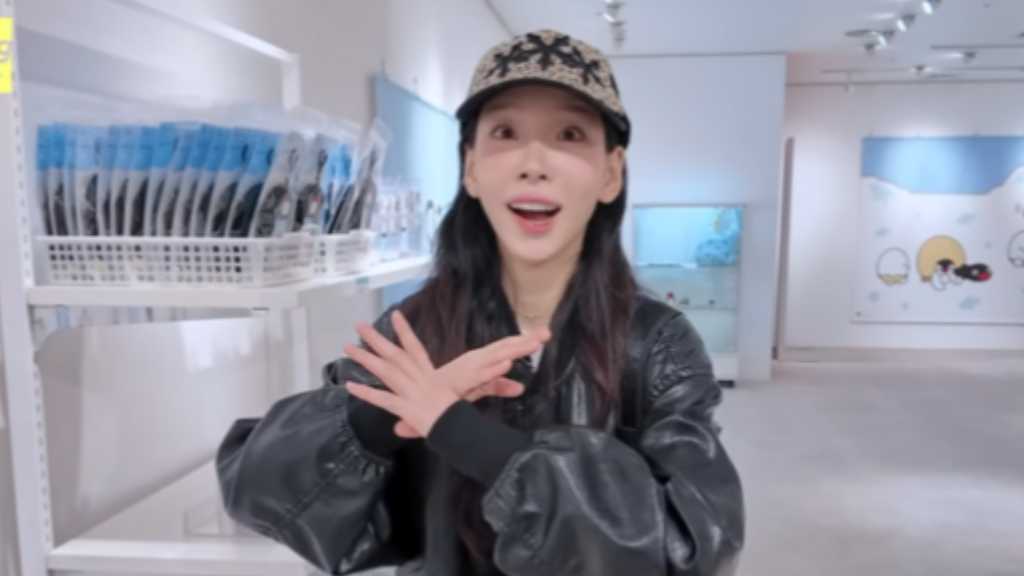 少女時代 テヨン、東京旅行で自身のポップアップストアへ…トレカもゲット（動画あり）