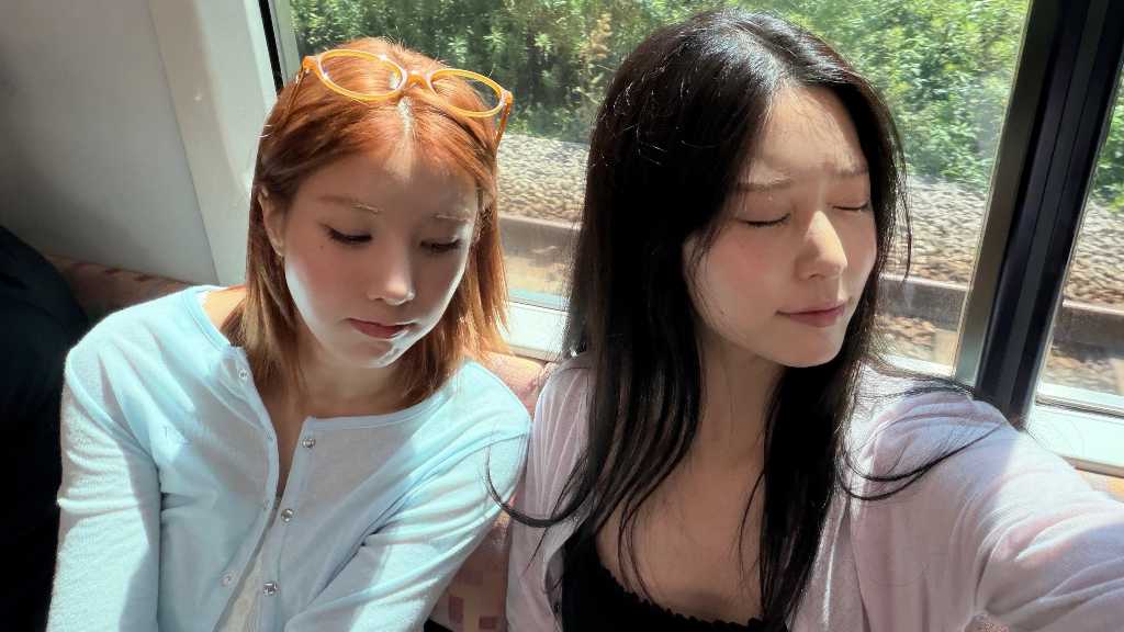 IZ*ONE出身クォン・ウンビ&キム・ミンジュ、変装なしで日本旅行を満喫!変わらぬ友情アピール