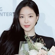 Apink ソン・ナウン、YGが契約後の近況を公開…大きな花束で歓迎を受け笑顔