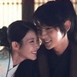 IU、イ・ジュンギとのカップル感溢れるツーショットを公開“胸キュン”