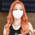 【PHOTO】本田仁美、スケジュールのため韓国へ!オレンジ髪&キュートな笑顔で登場(動画あり)