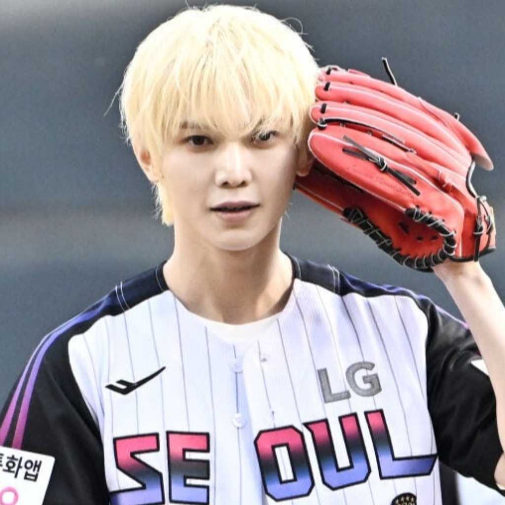 【PHOTO】ATEEZのYEOSANG、始球式に登場…美しい投球フォーム