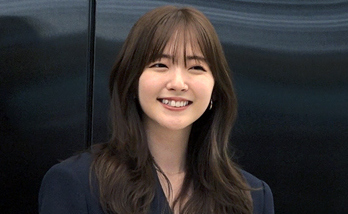 【PHOTO】鈴木愛理「ソウルファッションウィーク」参加のため初訪韓！笑顔で空港に（動画あり）