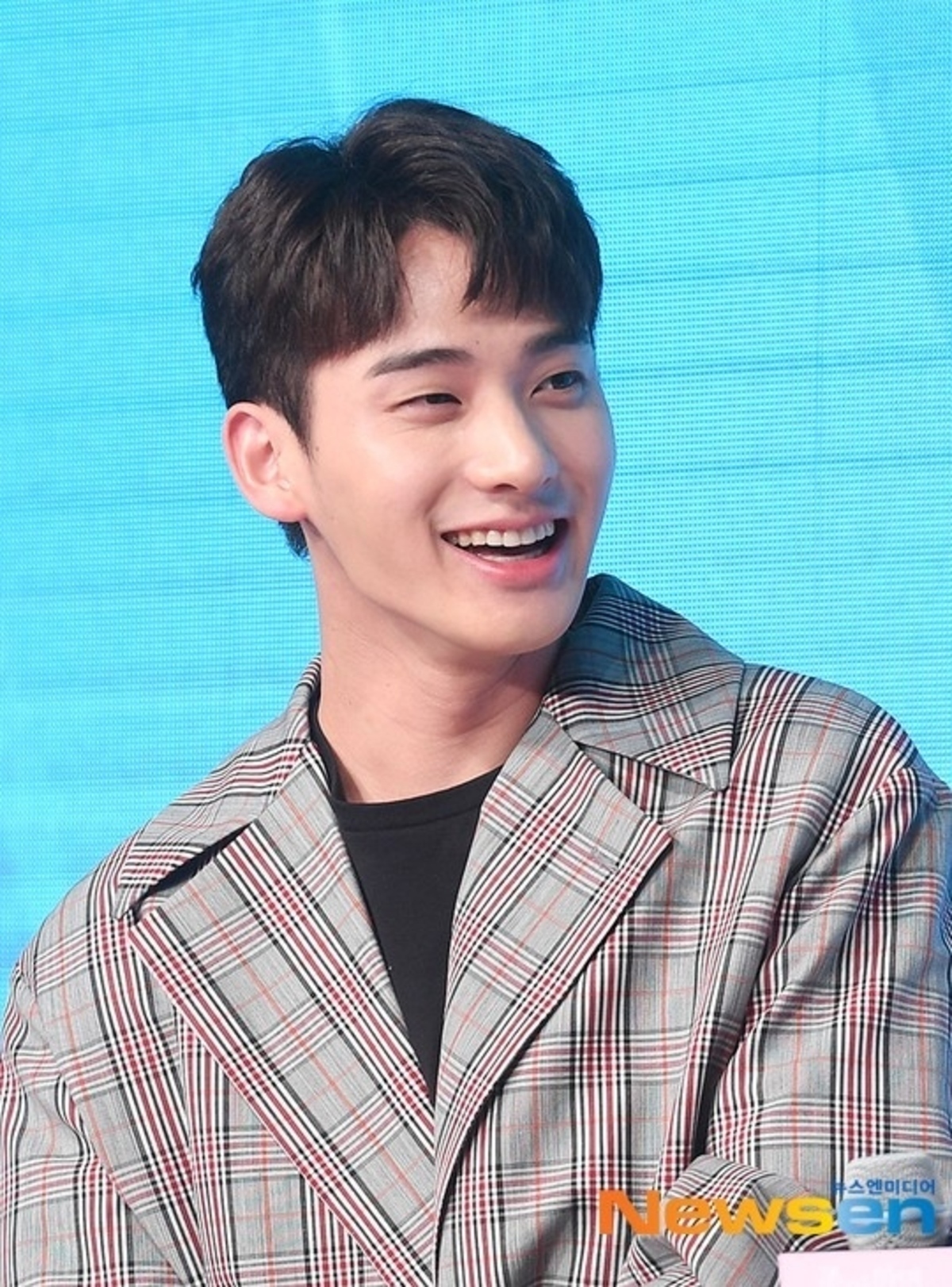 恋するアプリ 出演チョン ガラム 本日 10 12 陸軍現役として入隊 時間と場所は非公開 Kstyle