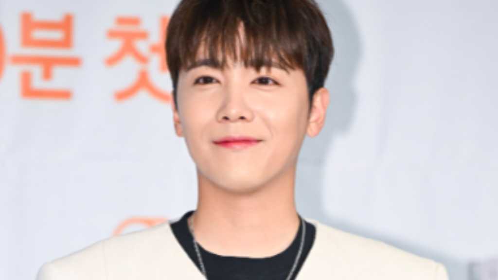 FTISLAND イ・ホンギ、グラビアアイドル篠崎愛との熱愛説に言及「今はただの友達」