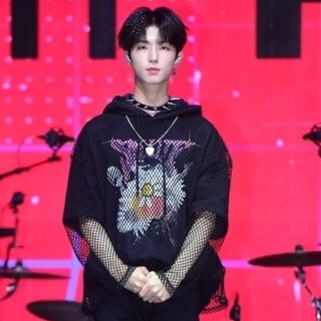 Xdinary Heroes ジュンハン、不適切な発言が議論に…本人とJYPが謝罪「正しい知識を持って行動する」