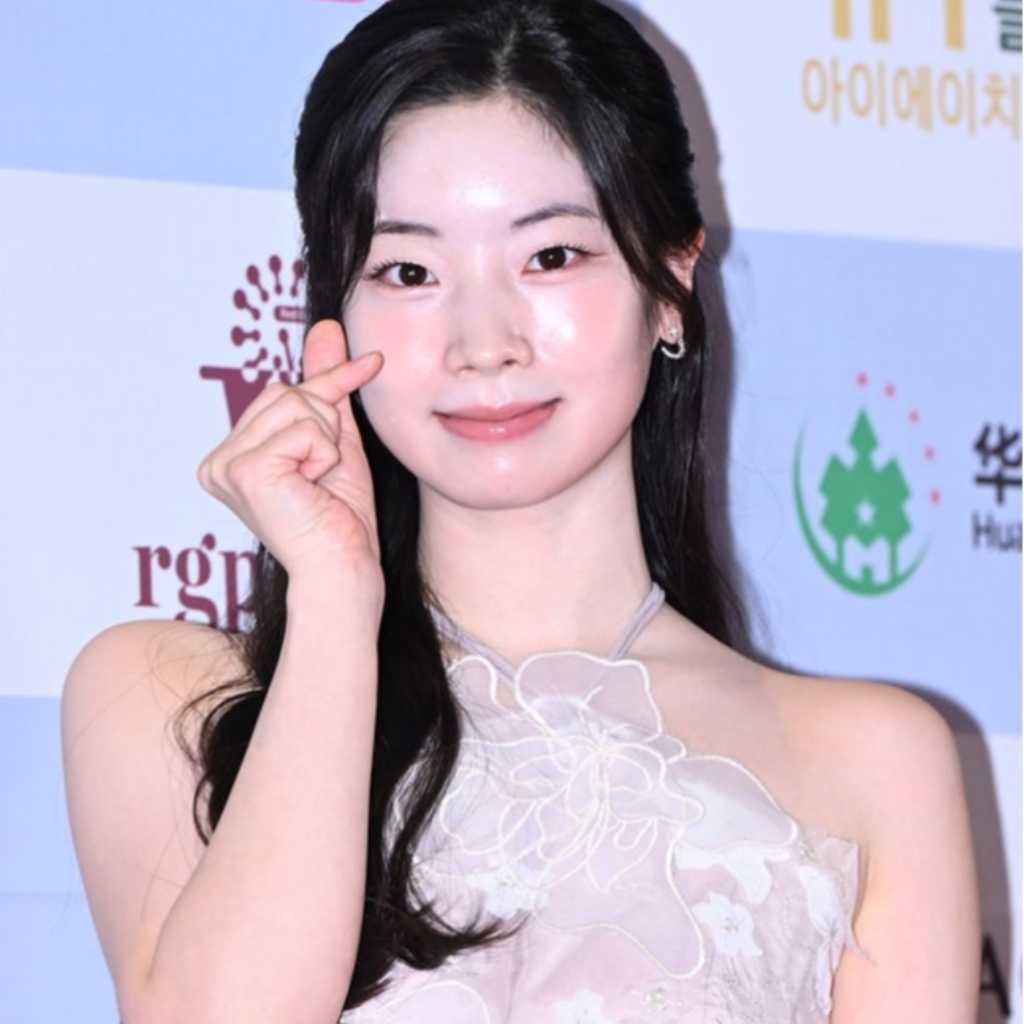 【PHOTO】TWICE ダヒョン＆イ・ハニら、「2025 ソウル国際映画大賞」に出席（動画あり）