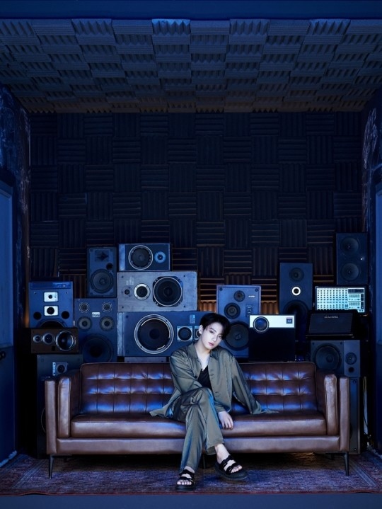 Bts 防弾少年団 ジョングク ニューアルバム Be Deluxe Edition コンセプト写真を公開 音楽 スピーカーに注目 Kstyle