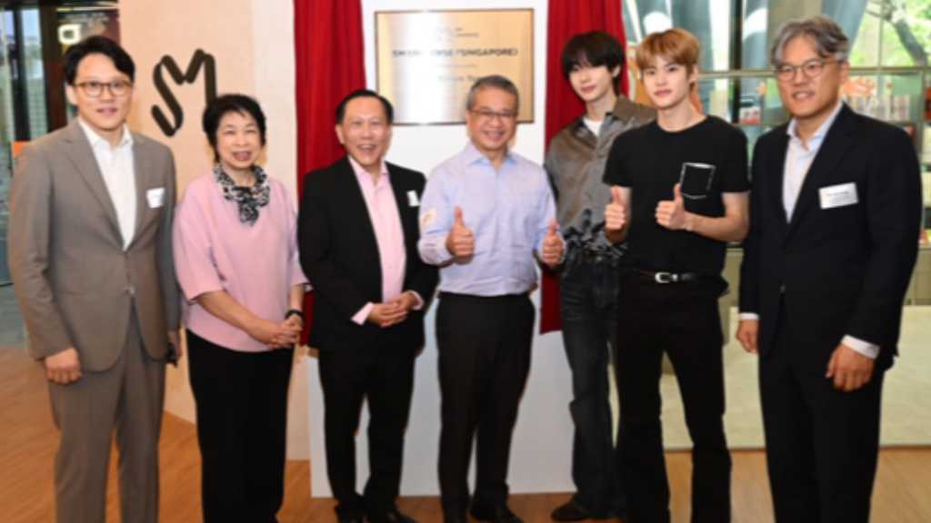SM、韓国エンタメ企業初の試み！K-POPアカデミーをシンガポールに開院…RIIZE アントン＆ソヒが開所式に出席