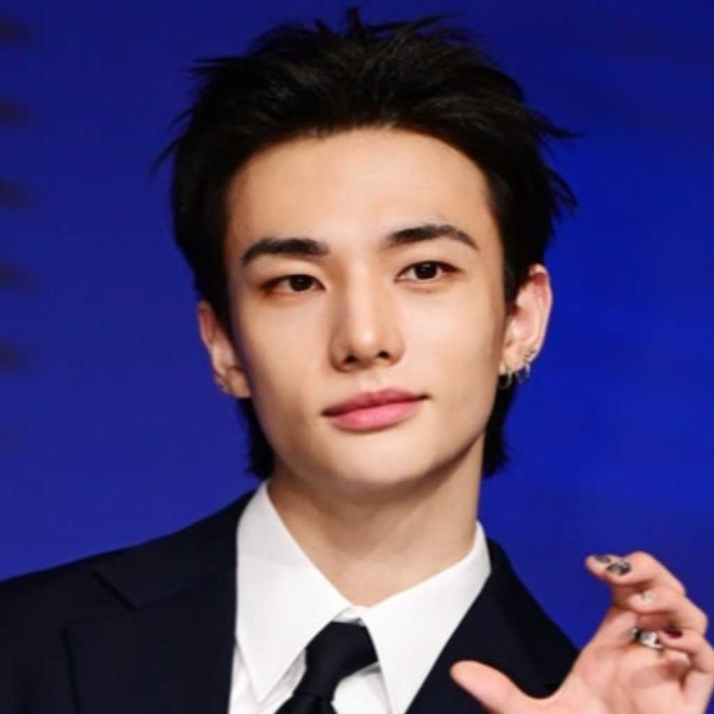 Stray Kids ヒョンジン、約800万円のアクセサリーをステージで紛失！？フィリックスが見つけ大喜びする姿が話題に