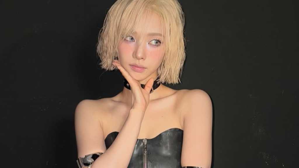 aespaのKARINA、金髪&ボディースーツでファン悩殺…ビハインドカットを公開